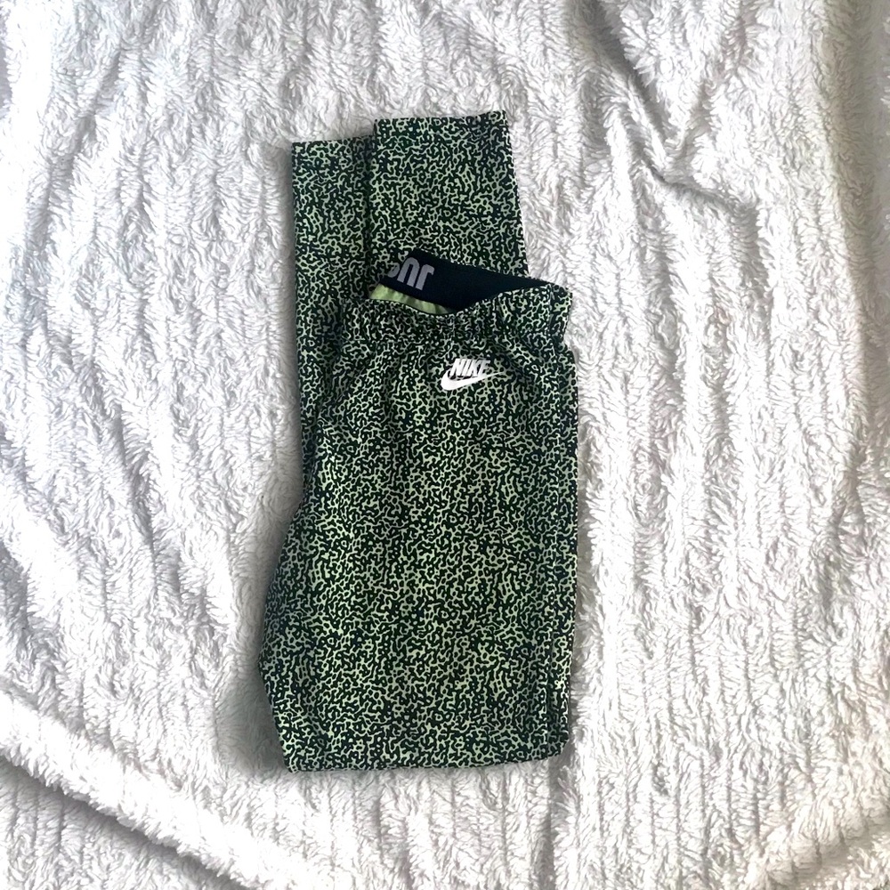 Nike cheetah print size medium